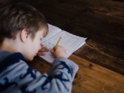 Παιδιά στο σπίτι: Καθημερινή μελέτη σαν παιχνίδι από το brainy.gr Παιδιά στο σπίτι