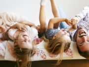 Ας γνωριστούμε με τα παιδιά μας, μένοντας σπίτι Ας γνωριστούμε με τα παιδιά μας, μένοντας σπίτι
