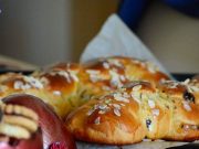 Εύκολα μαστιχωτά τσουρέκια τσουρέκια