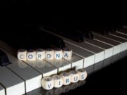 Covid-19: Αστέρες του πενταγράμμου βοηθούν την ΕΕ να συγκεντρώσει χρήματα για το εμβόλιο Covid-19