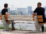 «Benched»: ένα παγκάκι κοινωνικής αποστασιοποίησης σε καιρούς πανδημίας «Benched», ένα παγκάκι