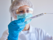 Covid-19: Έρχονται νέα, ταχύτερα και φθηνότερα, μοριακά τεστ σάλιου