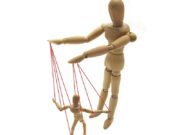 Χειριστικός γονέας: γιατί συμβαίνει και ποια είναι τα χαρακτηριστικά του Χειριστικός γονέας