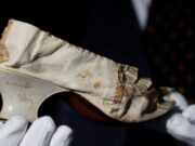 Μαρία Αντουανέτα: ένα παπούτσι της δημοπρατείται εν μέσω πανδημίας Μαρία Αντουανέτα παπούτσι