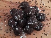 Τρουφάκια σοκολάτας με γκοφρέτα Τρουφάκια σοκολάτας με γκοφρέτα