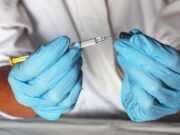 Έξι πράγματα που οι επιστήμονες θέλουν να μάθουν για τα εμβόλια του κορωνοϊού Εμποδίζουν τα εμβόλια την μετάδοση του κορονοϊού και την εξάπλωση της Covid-19; Από τις έως τώρα κλινικές δοκιμές των τριών πιο προχωρημένων