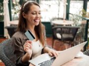 Μία στις τέσσερις γυναίκες στην Ελλάδα δε χρησιμοποίησε καθόλου το Διαδίκτυο πέρυσι Μία στις τέσσερις γυναίκες στην Ελλάδα δεν χρησιμοποίησε καθόλου το Διαδίκτυο πέρυσι