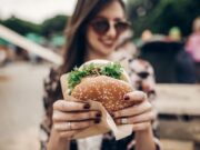 8 τρόποι να καταπολεμήσουμε τον εθισμό στο πρόχειρο φαγητό 8 τρόποι να καταπολεμήσουμε τον εθισμό στο πρόχειρο φαγητό