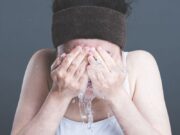 Tips: Πλένετε το πρόσωπό σας με βάση τον τύπο του δέρματός σας Πλένετε το πρόσωπό σας με βάση τον τύπο του δέρματός σας