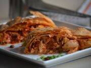 Στρούντελ με πικάντικο κοτόπουλο Στρούντελ με πικάντικο κοτόπουλο