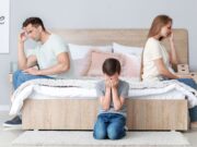 Όταν η μητέρα εργάζεται και ο πατέρας είναι άνεργος Όταν η μητέρα εργάζεται και ο πατέρας είναι άνεργος