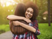 Αγκαλιά: το καλύτερο φάρμακο άμεσης αγάπης και τρυφερότητας αγκαλιά