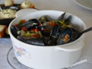 Μύδια αχνιστά με σάλτσα μουστάρδας