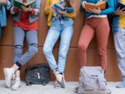 Η ζωή των εφήβων στη χώρα μας Η ζωή των εφήβων στη χώρα μας