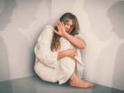 Σχιζοφρένεια: ένα συγκλονιστικό βίντεο δείχνει πώς βιώνει κάποιος αυτήν τη διαταραχή Σχιζοφρένεια: ένα συγκλονιστικό βίντεο δείχνει πώς βιώνει κάποιος αυτή τη διαταραχή