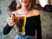 Γιατί η μπίρα κάνει καλό στα μαλλιά, στο δέρμα και στα νύχια Γιατί η μπίρα κάνει καλό στα μαλλιά, στο δέρμα και στα νύχια