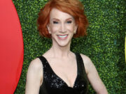 «Νομίζω ότι θα είμαι καλά», λέει η Κάθι Γκρίφιν, μετά την αφαίρεση του καρκίνου «Νομίζω ότι θα είμαι καλά» λέει η Κάθι Γκρίφιν μετά την αφαίρεση του καρκίνου