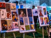 Οι ζωγραφιές και τα σχέδια προσφύγων αποτέλεσαν έμπνευση για ρούχα υψηλής ραπτικής Οι ζωγραφιές και τα σχέδια προσφύγων αποτέλεσαν έμπνευση για ρούχα υψηλής ραπτικής