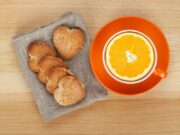 Μπισκότα πορτοκαλιού για τον καφέ