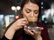 Η καθημερινή κατανάλωση καφέ σχετίζεται με μειωμένο σωματικό βάρος κατανάλωση καφέ βάρος