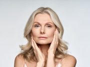 Οι καλύτερες συμβουλές μακιγιάζ για μεγαλύτερες γυναίκες Οι καλύτερες συμβουλές μακιγιάζ για μεγαλύτερες γυναίκες