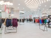 Την Τρίτη 3 Μαΐου ξεκινούν οι ενδιάμεσες εκπτώσεις στα εμπορικά καταστήματα 3 Μαΐου εκπτώσεις