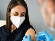 Η 4η δόση αφορά στα ευάλωτα λόγω σοβαρών παθήσεων άτομα, τους ηλικιωμένους και τα άτομα με ανοσοκαταστολή 4η δόση