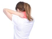 Ευθειασμός στον αυχένα: τι είναι και τι μπορώ να κάνω γι’ αυτό; Ευθειασμός στον αυχένα: Tι είναι και τι μπορώ να κάνω γι' αυτό;