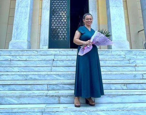 Μητέρα εννιά παιδιών παίρνει το πτυχίο της με άριστα από το ΑΠΘ