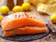 Ο σολομός, η σαρδέλα και άλλα ψάρια με πολλά ωμέγα-3 λιπαρά οξέα κάνουν καλό στο μυαλό ενός μεσήλικα ωμέγα-3 λιπαρά οξέα