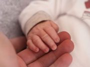 Συρία: Ένα νεογέννητο μωρό που έχασε όλη του την οικογένεια στον σεισμό, βρήκε μια αγκαλιά Συρία νεογέννητο μωρό