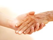 Οι ηλικιωμένοι με συχνές κοινωνικές επαφές ζουν περισσότερο Οι ηλικιωμένοι με συχνές κοινωνικές επαφές ζουν περισσότερο