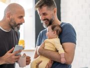 Ανοίγει ο δρόμος για μωρά με 2 βιολογικούς πατέρες βιολογικούς πατέρες