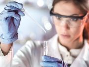 Μία στις δύο γυναίκες επιστήμονες έχει πέσει θύμα σεξουαλικής παρενόχλησης στον χώρο εργασίας γυναίκες επιστήμονες