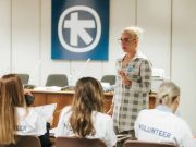 Εθελοντές εργαζόμενοι δημιουργούν ακουστικά βιβλία για άτομα με προβλήματα όρασης ακουστικά βιβλία