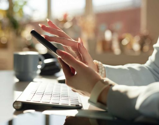 Social Media: Γιατί το scrolling σκοτώνει τη στρατηγική σου scrolling